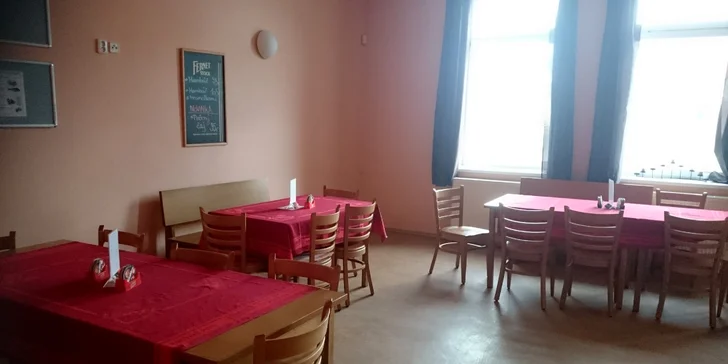 Pizza dle vašeho výběru a hodina bowlingu v Kostelci na Hané