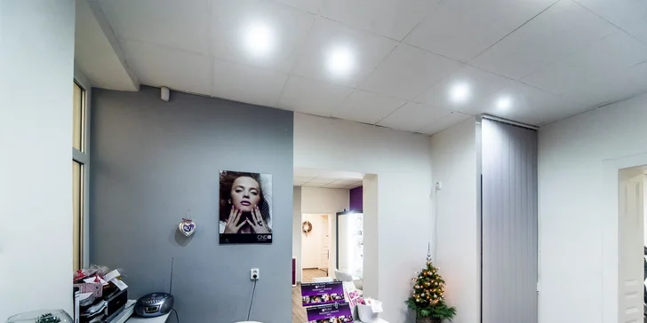 Nezapomene se ani na úpravu nehtové ploténky, nehtů a také zbroušení a vyhlazení chodidel.