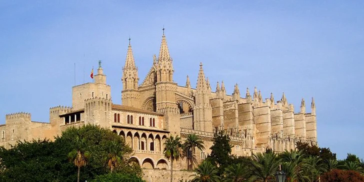 Poznávací zájezd na Mallorcu a do Barcelony: doprava, ubytování a polopenze