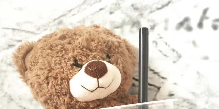 Čaj, který má koule: Bubble Tea v kelímku s extra porcí želé