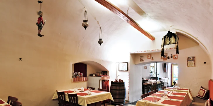 Propadněte vášni ke španělské kuchyni: degustační tapas menu pro 2 gurmány