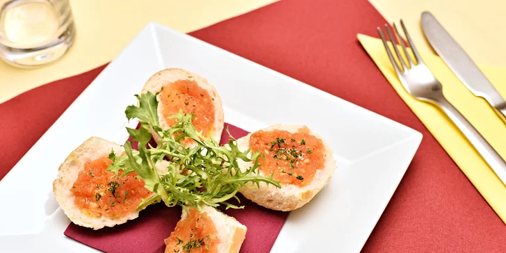 Propadněte vášni ke španělské kuchyni: degustační tapas menu pro 2 gurmány