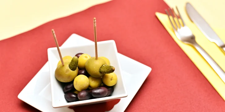 Propadněte vášni ke španělské kuchyni: degustační tapas menu pro 2 gurmány