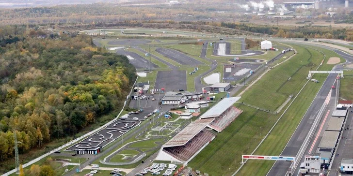 Cestovatelské přednášky, DJ, závodní simulátor a další atrakce na Škoda Campu