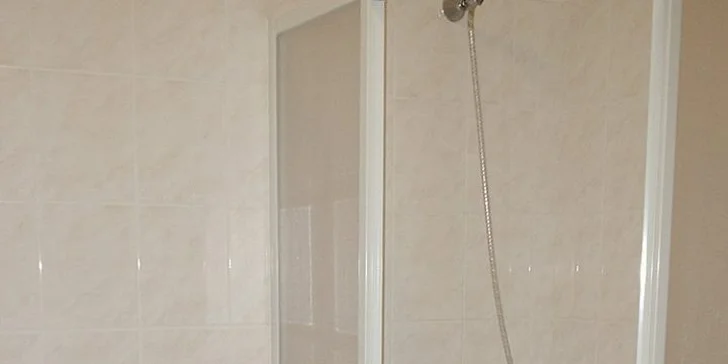 Jarní romantika v Podyjí: pobyt a polopenze pro 2 pod vranovským zámkem