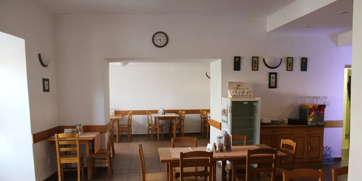 Jarní romantika v Podyjí: pobyt a polopenze pro 2 pod vranovským zámkem
