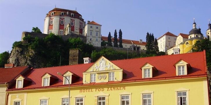 Jaro nebo léto ve Vranově nad Dyjí: pobyt v hotelu pod zámkem se zapůjčením kol