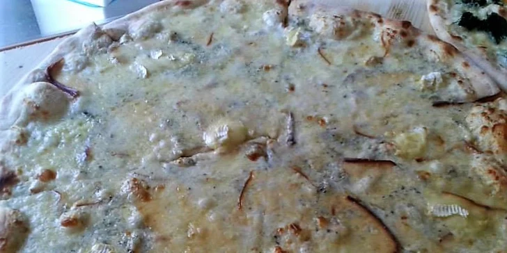 Zpestřete si víkend dobrotou: Malá či velká pizza dle výběru ze 33 druhů