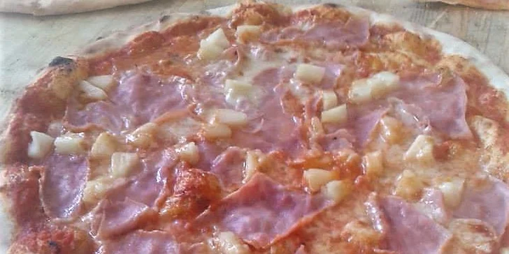 Zpestřete si víkend dobrotou: Malá či velká pizza dle výběru ze 33 druhů