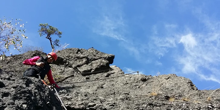 Zážitkový polodenní kurz Via ferrata lezení v Českém ráji