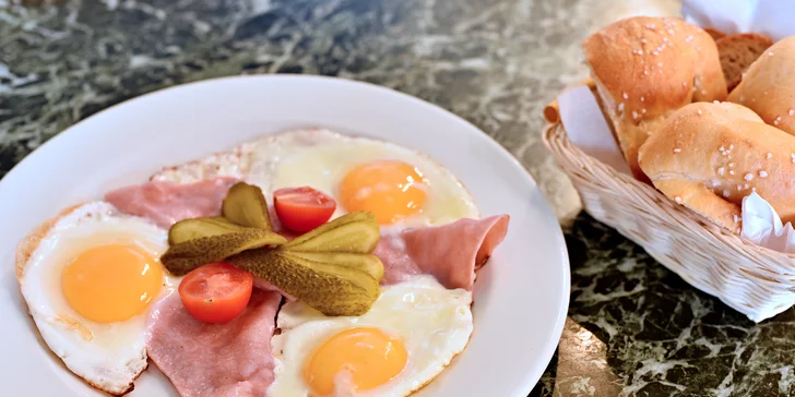 Snídaňové menu podávané v noblesní Kavárně Obecní dům pro 2 osoby
