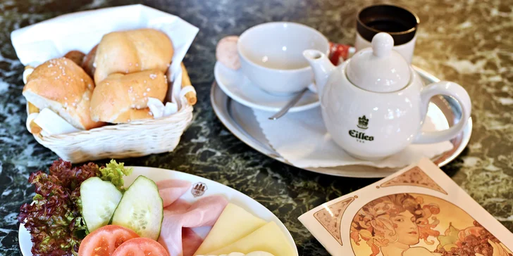Snídaňové menu podávané v noblesní Kavárně Obecní dům pro 2 osoby