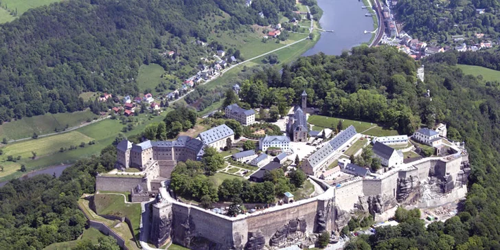 Vlakem na výlet: skalní pevnost Königstein, turistika i plavba lodí po Labi