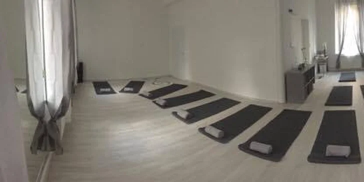 2x 60minutová lekce Hatha Flow jógy ve Studiu Yogaholick