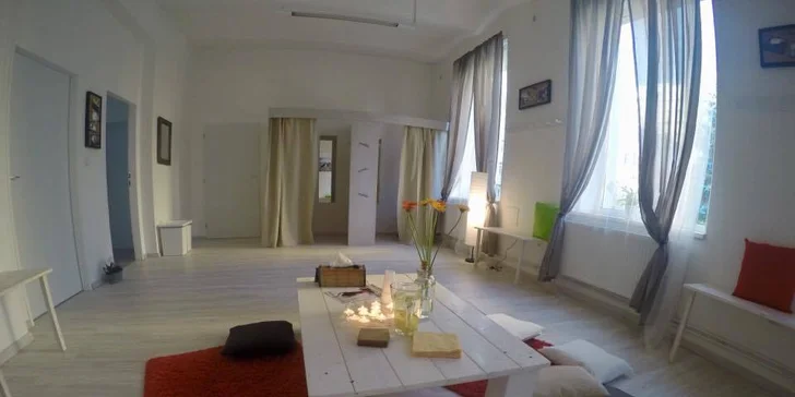 2x 60minutová lekce Hatha Flow jógy ve Studiu Yogaholick