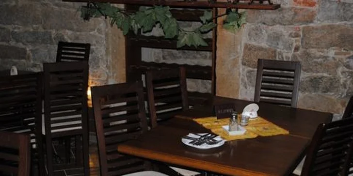 Bohaté masové menu – tatarák a grilovaná křidélka