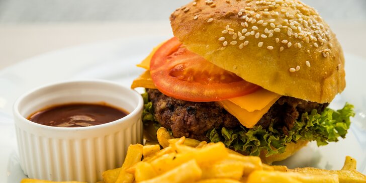 Burgermánie v Klatovech: Skvělé burgery, kuřecí stripsy, přílohy a omáčky