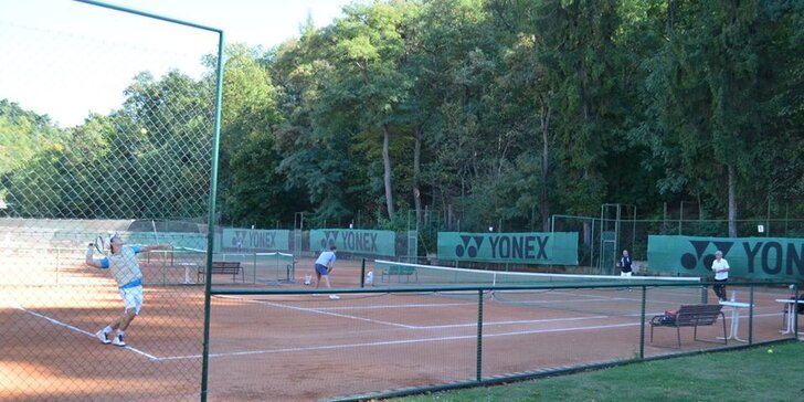 Pronájem tenisového kurtu v krásném prostředí v Praze