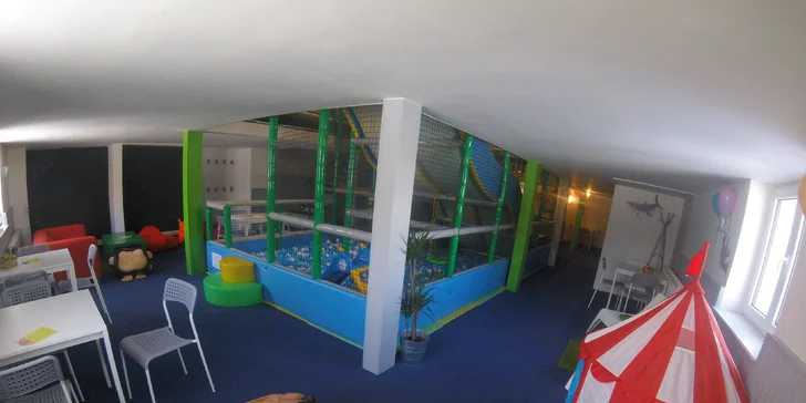 Celé odpoledne v Cirkusu - v dětské herně se skluzavkami a bazénem s míčky