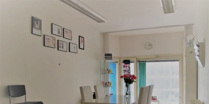 Vizážistické minimum: až 2hodinový kurz líčení a štětec na make-up jako bonus