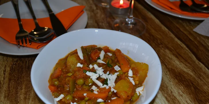 Paleta indických chutí: menu s kuřecím či vegetariánským hlavním chodem pro 2