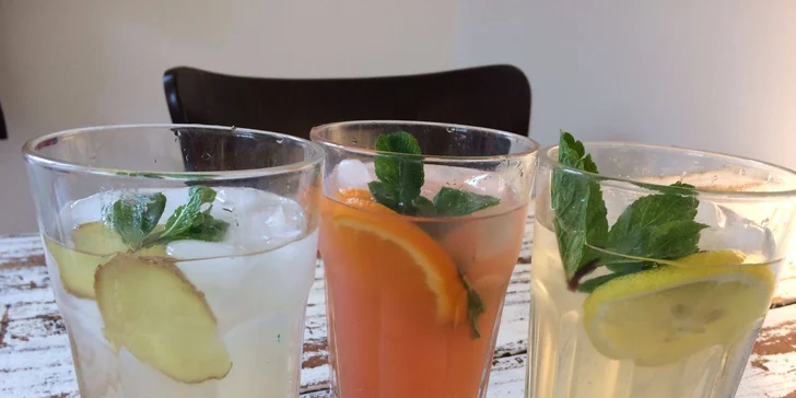 Kavárenské menu u Divokých matek pro dospělé i děti: pití, dobroty a velká herna