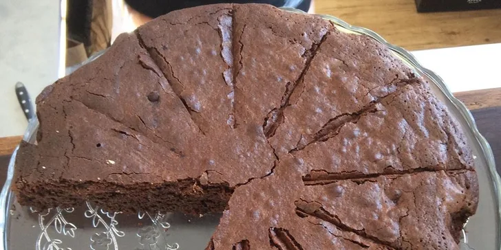 Kavárenské menu u Divokých matek pro dospělé i děti: pití, dobroty a velká herna