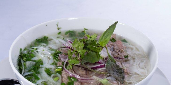 Na skok do Vietnamu: Tradiční polévka s kuřecím nebo hovězím pro 1 či 2 osoby