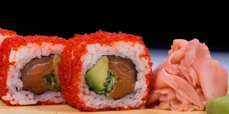 Delikatesní set 20 kousků sushi v moderní vietnamské restauraci v centru Prahy