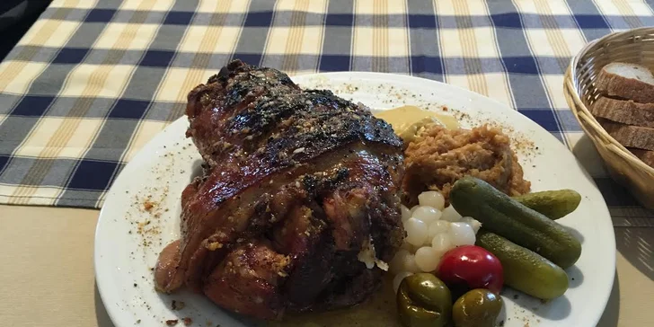 Vepřové koleno připravené na pivě metodou sous-vide: kilová porce pro 2 osoby