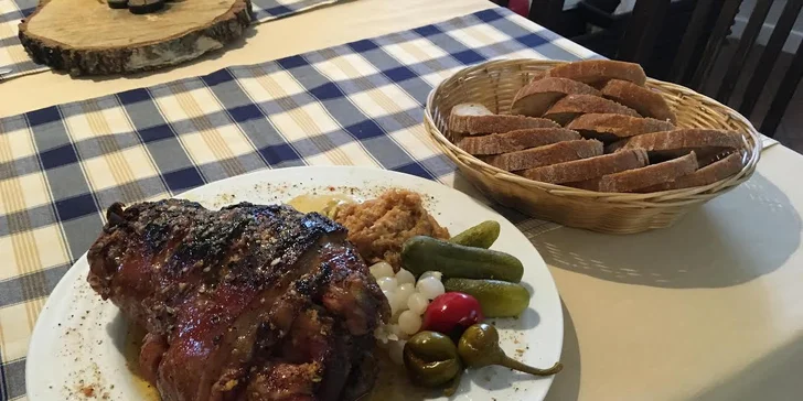 Vepřové koleno připravené na pivě metodou sous-vide: kilová porce pro 2 osoby