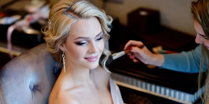 Profesionálny slávnostný make-up aj s účesom