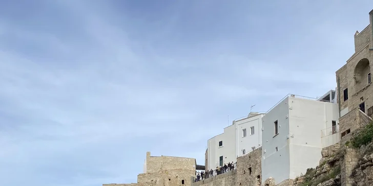 Bari je hlavným mestom regiónu Apúlia, kde sa prelínajú tradície s moderným životom a prístavný ruch dodáva originálny šmrnc. 