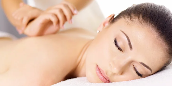 Vaše hodina relaxu: uvolňující masáž zad, šíje a končetin s přírodními oleji