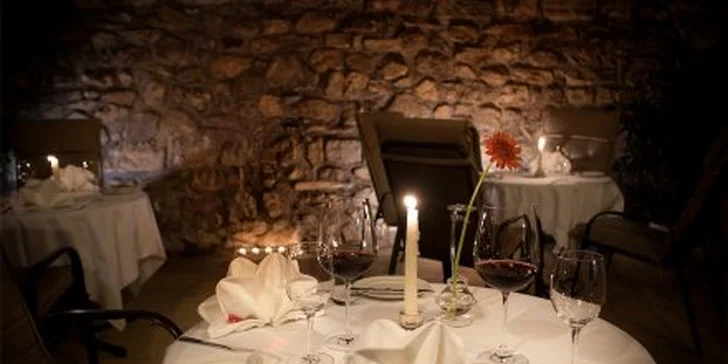 499 Kč za vynikající degustační menu pro DVA v Hotelu U Solné brány. Vychutnejte si řadu skvělých jídel s 63% slevou!
