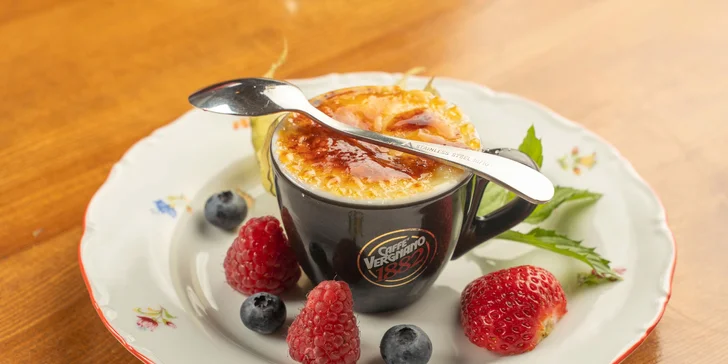 O sladkou tečku se postará crème brûlée. 