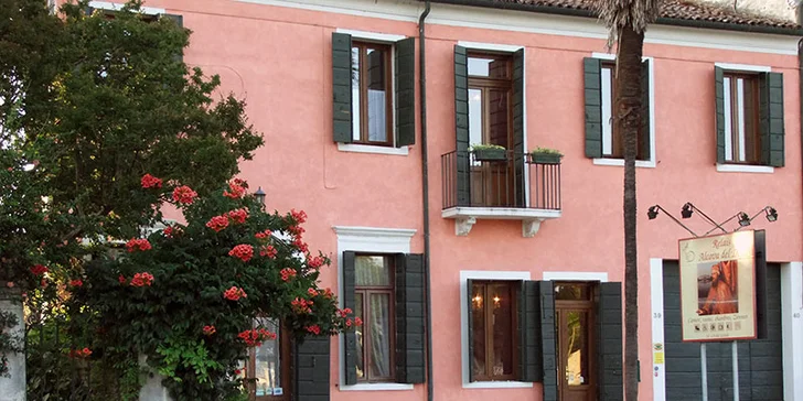 Benátská romance: Pobyt v okouzlujícím hotelu poblíž města a snídaně pro dva