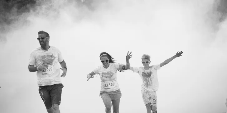 Protáhni kostru a oslav jaro barevným během na festivalu Rainbow Run
