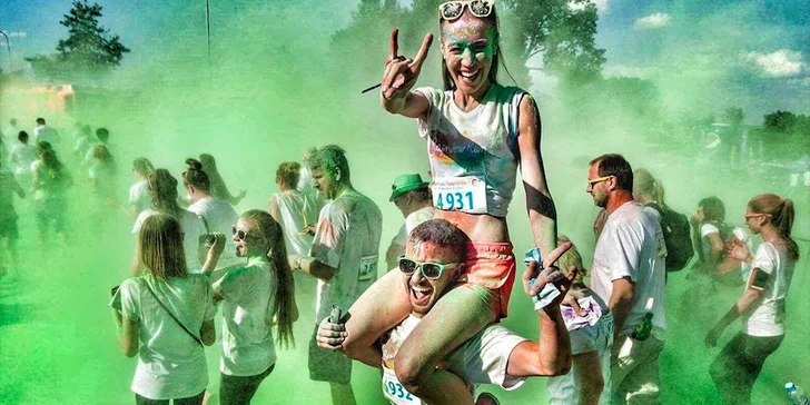 Protáhni kostru a oslav jaro barevným během na festivalu Rainbow Run