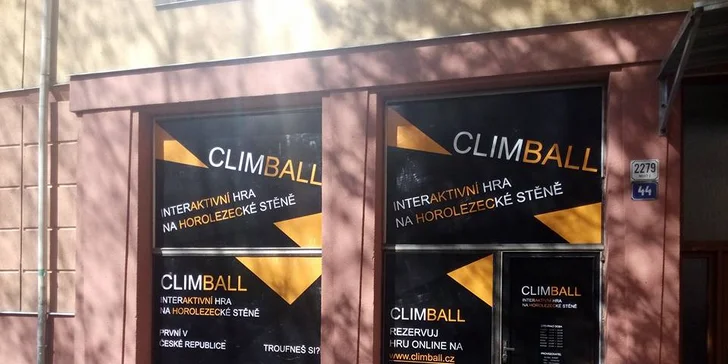 Vyzkoušejte climball: 30 nebo 60 minut interaktivní hry na horolezecké stěně