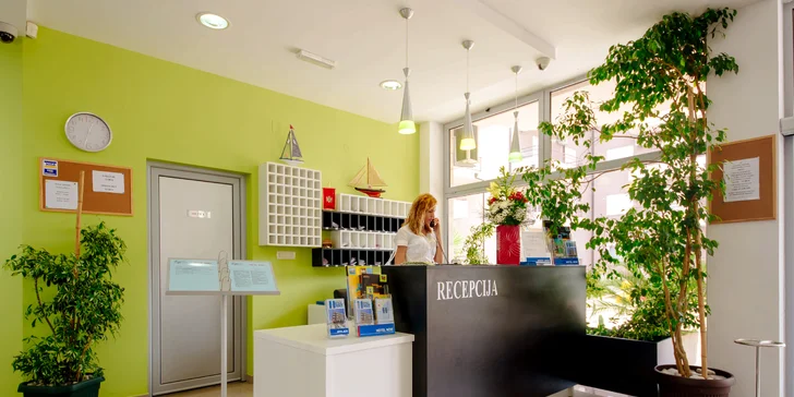 Relaxační dovolená v Černé Hoře: ubytování u pláže s léčivým bahnem a polopenze