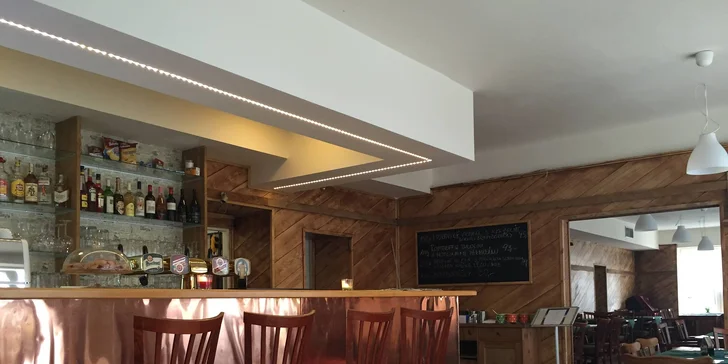 Pekelně dobrá hostina: dva 200gramové hovězí burgery a hranolky od Čerta