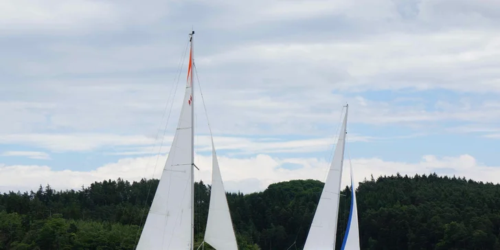 Vzhůru do vln Orlíku: Dobrodružství na jachtě pro 4 osoby na 1 až 2 noci