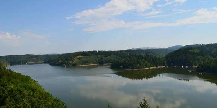Vzhůru do vln Orlíku: Dobrodružství na jachtě pro 4 osoby na 1 až 2 noci