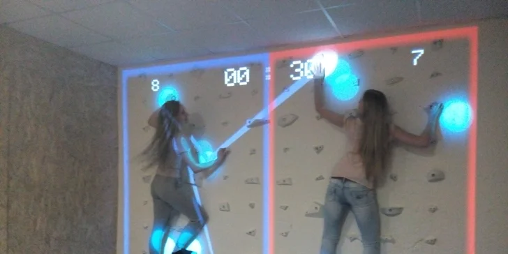 Vyzkoušejte climball: 30 nebo 60 minut interaktivní hry na horolezecké stěně