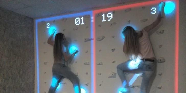 Vyzkoušejte climball: 30 nebo 60 minut interaktivní hry na horolezecké stěně