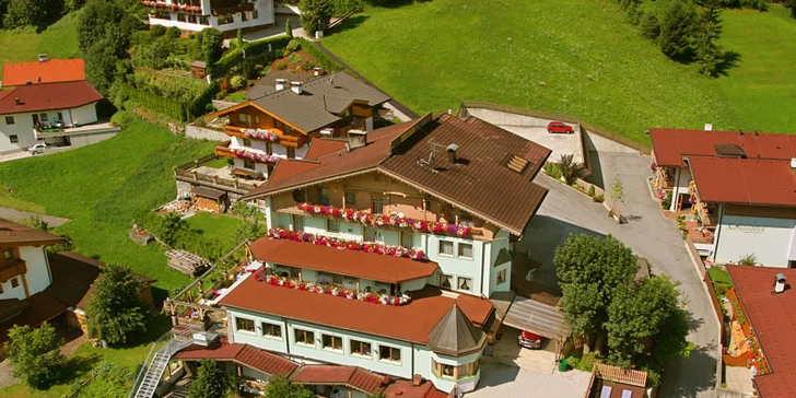 Dovolená v rakouských Alpách až pro 4 osoby: středisko Mayrhofen, snídaně a saunový svět
