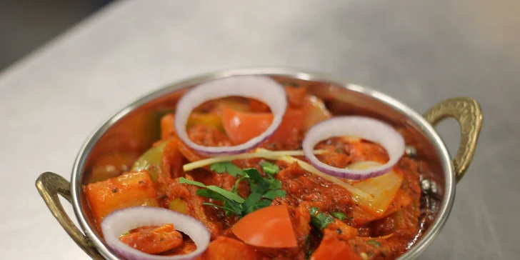 Skvělá indická hostina: 3chodové menu podle výběru a lahev vína pro 2 osoby