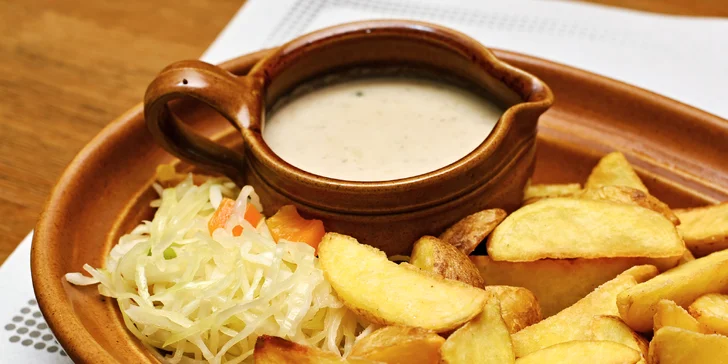 Mix grill plný masa s omáčkami i přílohami dle výběru až pro 4 osoby