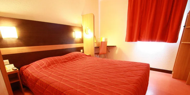 Ve městě strávíte dvě noci, takto vypadá pokoj v hotelu Premiere Classe.